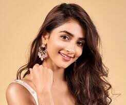 Pooja Hegde की एक्टिंग पर ये होता है परिवार का रिएक्शन