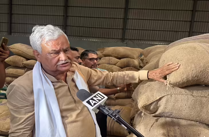 कृषि मंत्री किरोड़ी लाल मीणा का बड़ा एक्शन: जयपुर की मूंगफली फैक्ट्री पर अचानक छापा, मचा हड़कंप