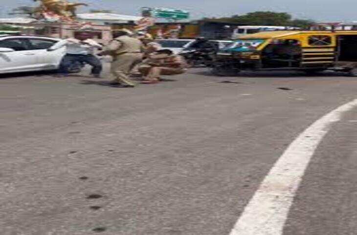 सड़क पर हाई वोल्टेज ड्रामा! शराबी और पुलिस के बीच 1vs3 की भिड़ंत, एक पंच में पलट गया खेल​​​​​​​