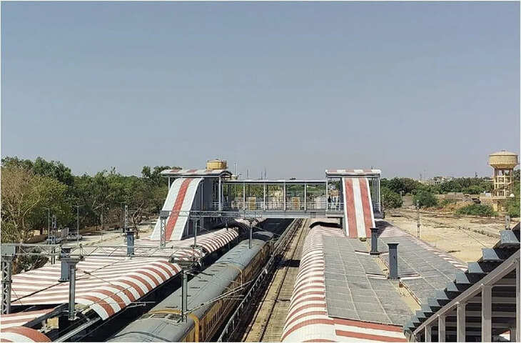 जैसलमेर रेलवे स्टेशन के पुनर्निर्माण के बाद पिट लाइनों का निर्माण तेज, ट्रेनों के रखरखाव में आएगी सुविधा