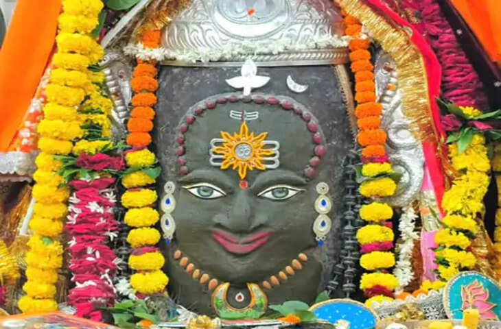 महाकाल की भस्म आरती में गूंजे 'हर हर महादेव' के जयकारे, अलौकिक श्रृंगार के साथ हुए बाबा के दिव्य दर्शन