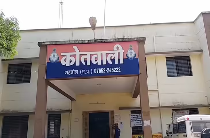 कोतवाली इलाके में दिनदहाड़े महिला से बैग छीनने की वारदात, बदमाश फरार