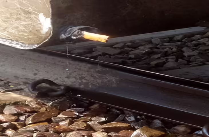 यूपी में बर्निंग ट्रेन बनने से बची बिहार संपर्क क्रांति एक्सप्रेस, डीजल टैंक हुआ लीक, टला बड़ा हादसा