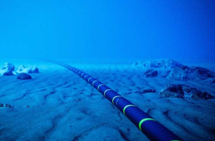 Undersea Internet Cable: पानी के नीचे कैसे बिछाई जाती है ये हाईटेक वायर, जानकर रह जाएंगे हैरान