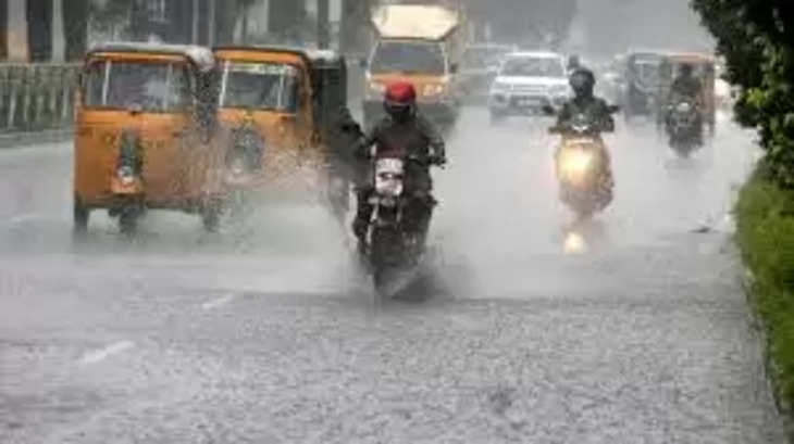 Kochi केरल में अलग-अलग जगहों पर भारी बारिश के साथ पूर्वोत्तर मानसून दस्तक