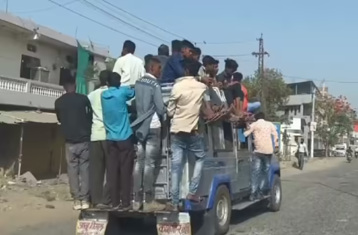 बांसवाड़ा में ओवरलोडिंग का खतरनाक खेल, 16 सीटर जीप में 60 सवारियां, वीडियो वायरल