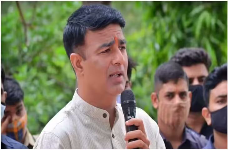 &nbsp;'शाहरुख खान देश का गद्दार है...' किंग खान पर क्यों फूटा BJP नेता का गुस्सा ?&nbsp;विवादित बयान से मचा बवाल&nbsp;