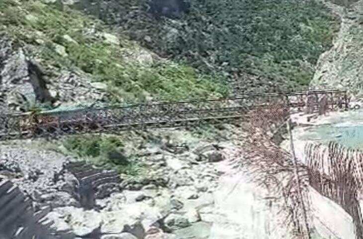 किन्नौर में डंपर गुजरते ही टूटा बैली ब्रिज, CCTV में कैद हुआ हादसा