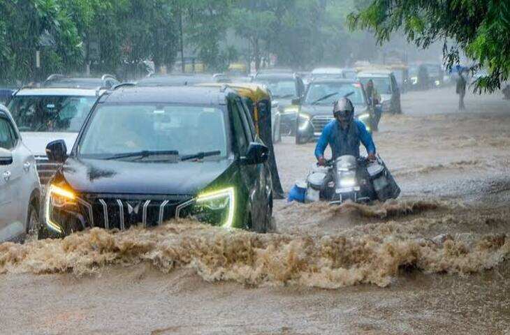UP Weather: उत्तर प्रदेश में मानसून का कहर जारी, 11 जिलों में भारी बारिश का अलर्ट; नदियां उफान पर