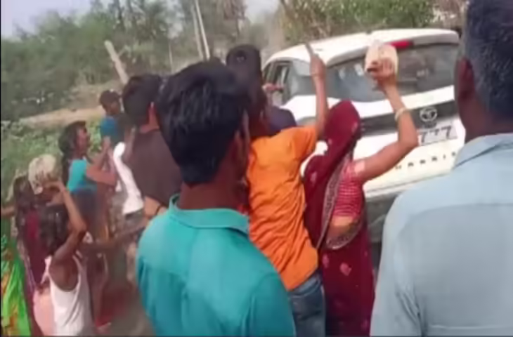 वीडियो: बिहार में ग्रामीणों ने निरीक्षण के दौरान पुलिस पर लाठी, डंडों और पत्थरों से हमला किया