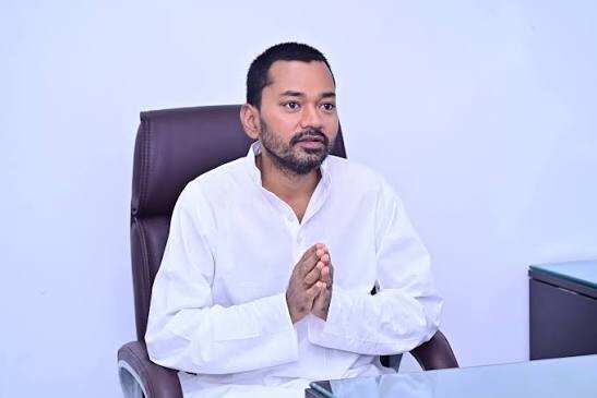 बिहार के स्वास्थ्य मंत्री निशांत कुमार का 45वां जन्मदिन, पिता नीतीश कुमार के साथ महावीर मंदिर पहुंचे; की पूजा-अर्चना