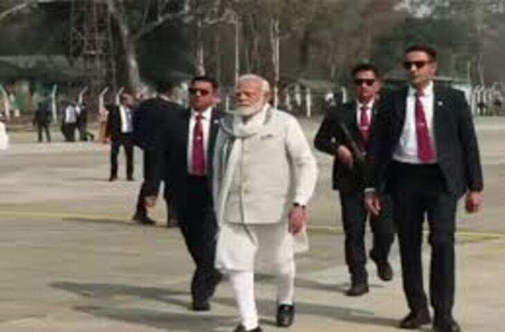 वीडियो में देंखे प्रधानमंत्री मोदी ने असम में मोरन इमरजेंसी लैंडिंग फैसिलिटी का निरीक्षण किया