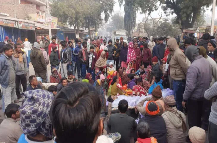 सारण में युवक की चाकू मारकर हत्या, आक्रोशित ग्रामीणों ने NH-331 किया जाम, पुलिस पर उठे सवाल