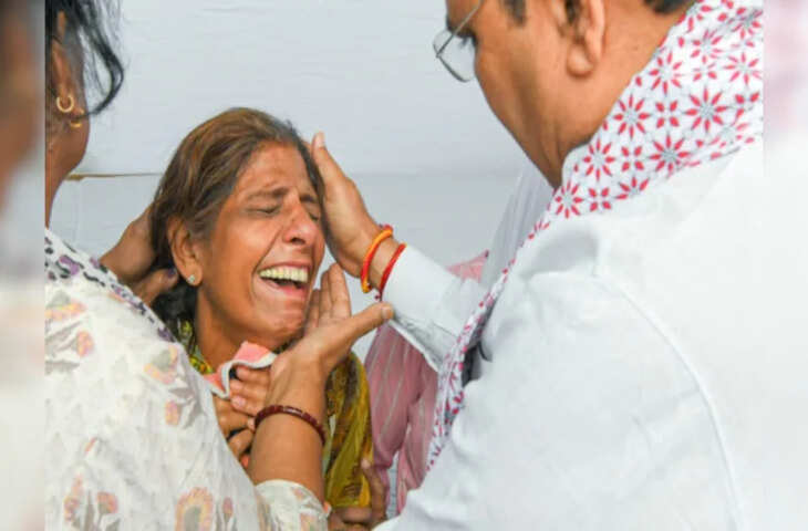 ''आपकी सरकार की नाकामी है' नीरज के परिवार ने भाजपा नेताओं से कहा- "यहां सिक्योरिटी लगा कर क्या करेंगे"