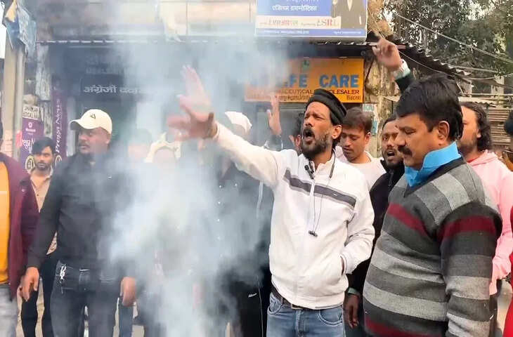हिजाब प्रकरण को लेकर बिहार से झारखंड तक सियासी उबाल, रांची में नीतीश कुमार का पुतला फूंका