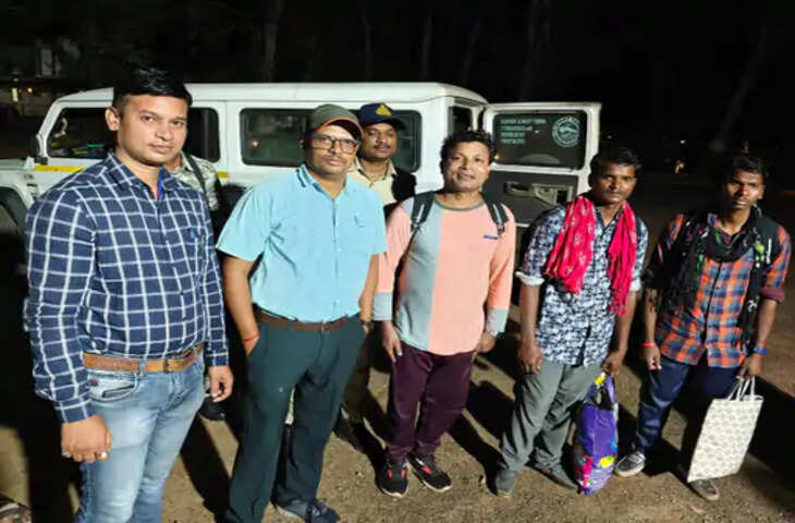 बालाघाट पुलिस ने 3 आत्मसमर्पित नक्सलियों को सुकमा पुलिस को सौंपा, पुनर्वास नीति के तहत गृह जिले पहुंचे