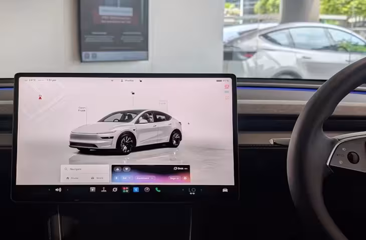 Tesla ने तोड़ी भाषा की दीवार! AI की मदद से अब हिंदी में समझेगी और जवाब देगी कार&nbsp;