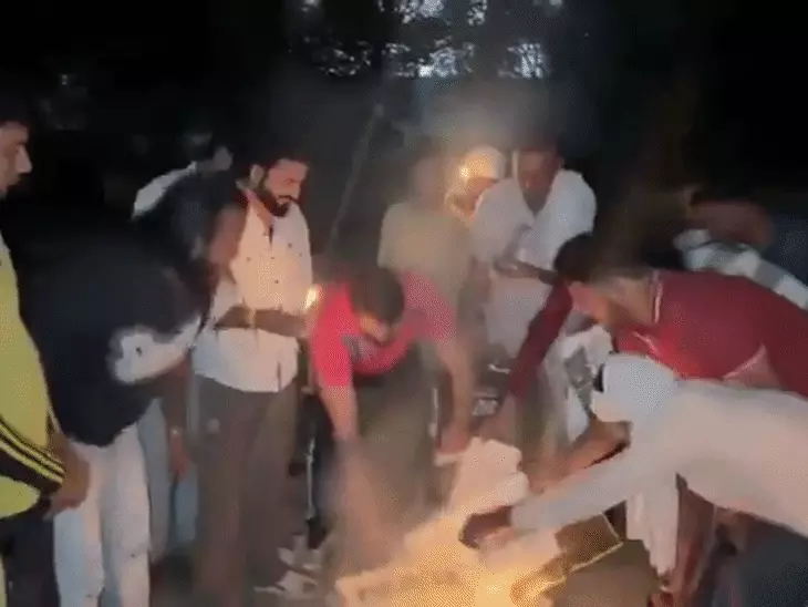 मुख्यमंत्री को पत्र लिखकर ग्रामीणों ने उठाया जमीन का मुद्दा, 2011 में सड़क निर्माण और आबादी की जमीन को लेकर किया दावा