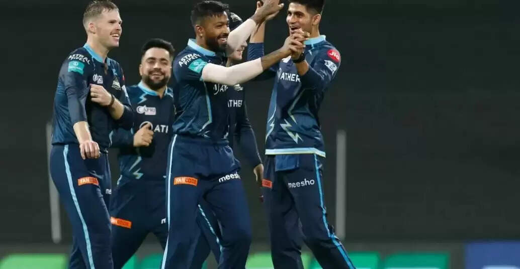 hardik pandya broken stump sanju samson direct throw--11111