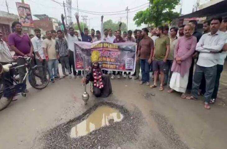 नगर निगम ने बना दिया &lsquo;यमलोक जाने का रास्ता&rsquo;? वायरल हुआ वीडियो