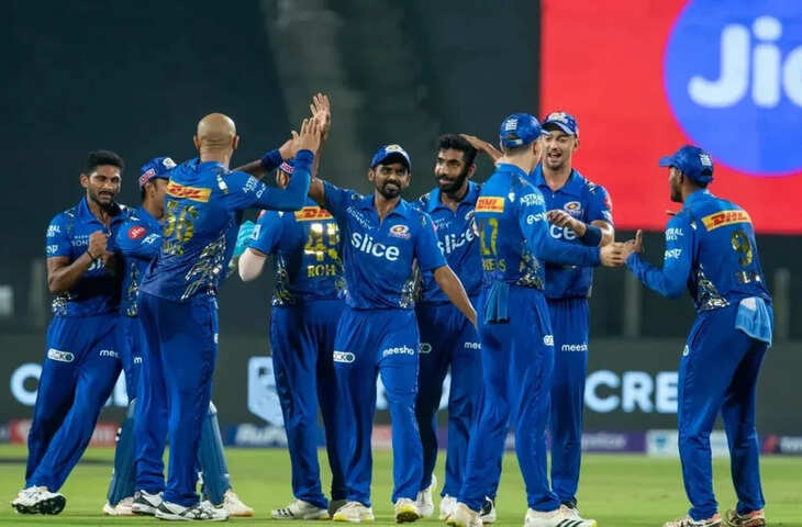 IPL 2022: प्लेऑफ की रेस से लगभग बाहर हुई 7वीं हार के बाद MI, इस जीत का CSK को नहीं हुआ POINTS TABLE में फायदा