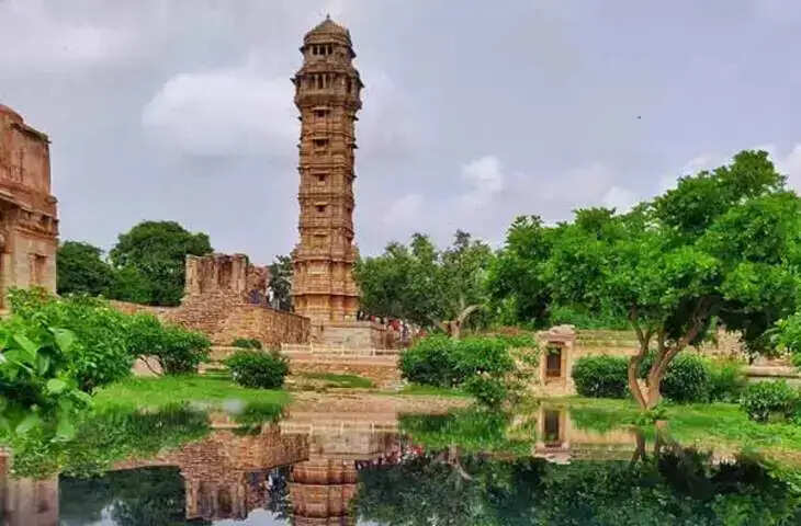 विजय स्तम्भ का वो राज जिसे 15 साल की रिसर्च के बाद भी नहीं जान पाया नासा, बाल नौचते वैज्ञानिकों का वीडियो आया सामने