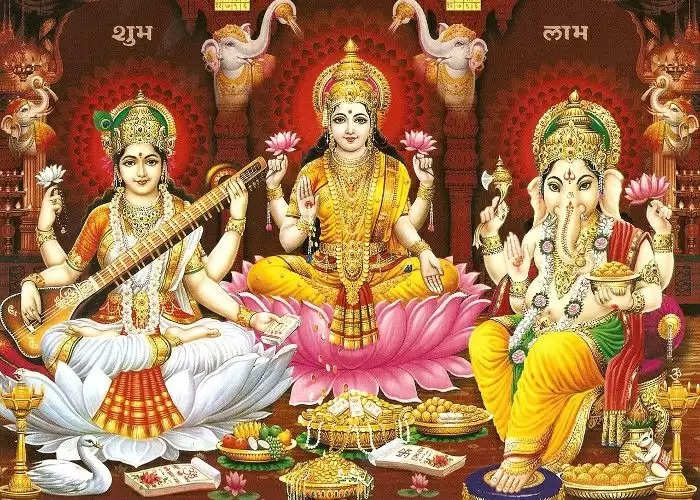 Friday puja maa Lakshmi mantra benefits power and effects for money 