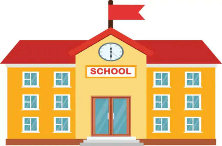 सरकारी स्कूल में बसों की कमी से बढ़ी छात्रों की परेशानी, प्रबंधन ने लागू किया नया परिवहन नियम