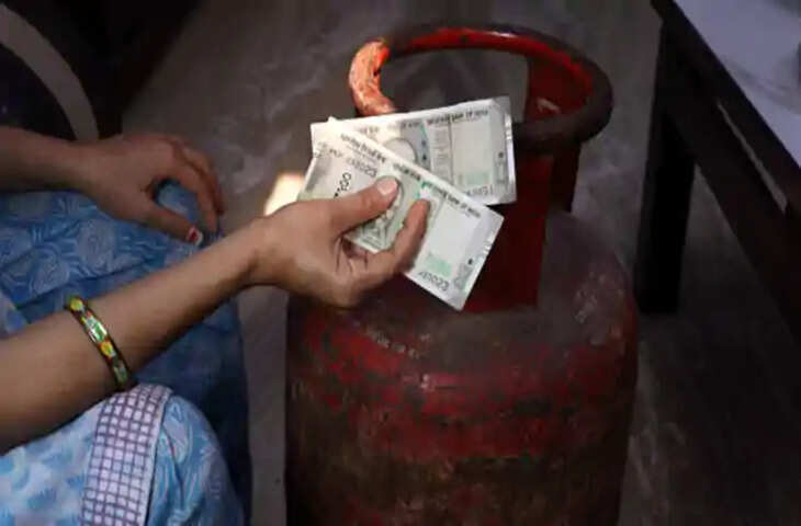 LPG Rate Today: घरेलू गैस सिलेंडर 1000 रुपये के पार, कमर्शियल सिलेंडर पहले से ही महंगा, जानें आज के ताजा रेट