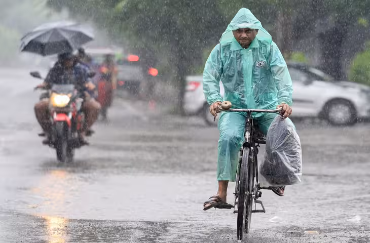 Bihar Weather: बिहार में कमजोर पड़ने लगा चक्रवाती तूफान अर्नब का असर, चंपारण-सीवान समेत कई जिलों में बारिश का अलर्ट