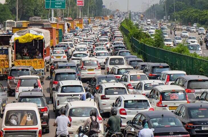 जाम की वजह से भारत को हर साल हो रहा लाखों करोड़ों का नुकसान, 76 घंटे सड़कों पर बिता रहे दिल्लीवासी&nbsp;