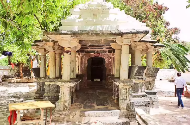 राजस्थान का अनोखा मंदिर जहां भगवान शिव के अंगूठे की होती है पूजा, वीडियो में रहस्यमयी पौराणिक कथा जान उड़ आप भी रह जाएंगे दंग&nbsp;