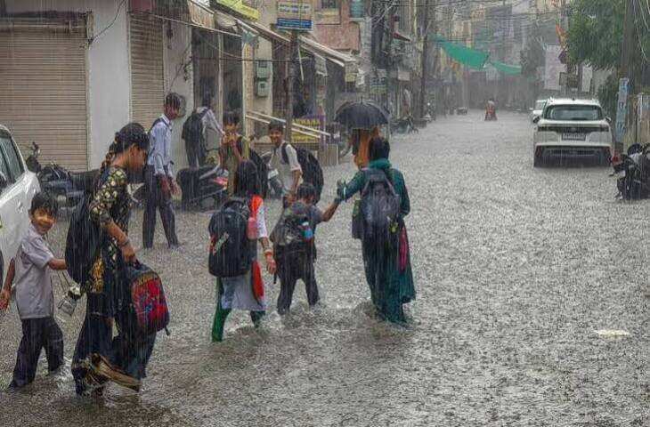 Aaj Ka Mausam: यूपी-बिहार समेत 21 राज्यों में भारी बारिश की चेतावनी, 75 KM की रफ्तार से चलेंगी हवाएं​​​​​​​