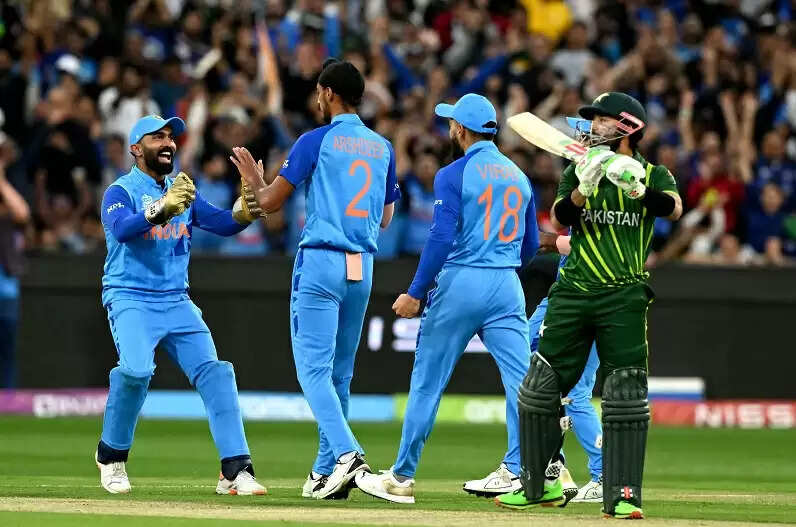 IND vs PAK: छोटी दिवाली पर टीम इंडिया ने पाकिस्तान को पीटकर किया बड़ा धमाका, देशभर में जले जीत के दीये