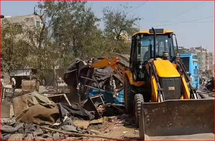 नेहरू कॉलोनी में चला बुलडोजर, 300 अवैध मकान ध्वस्त; सैकड़ों परिवार प्रभावित