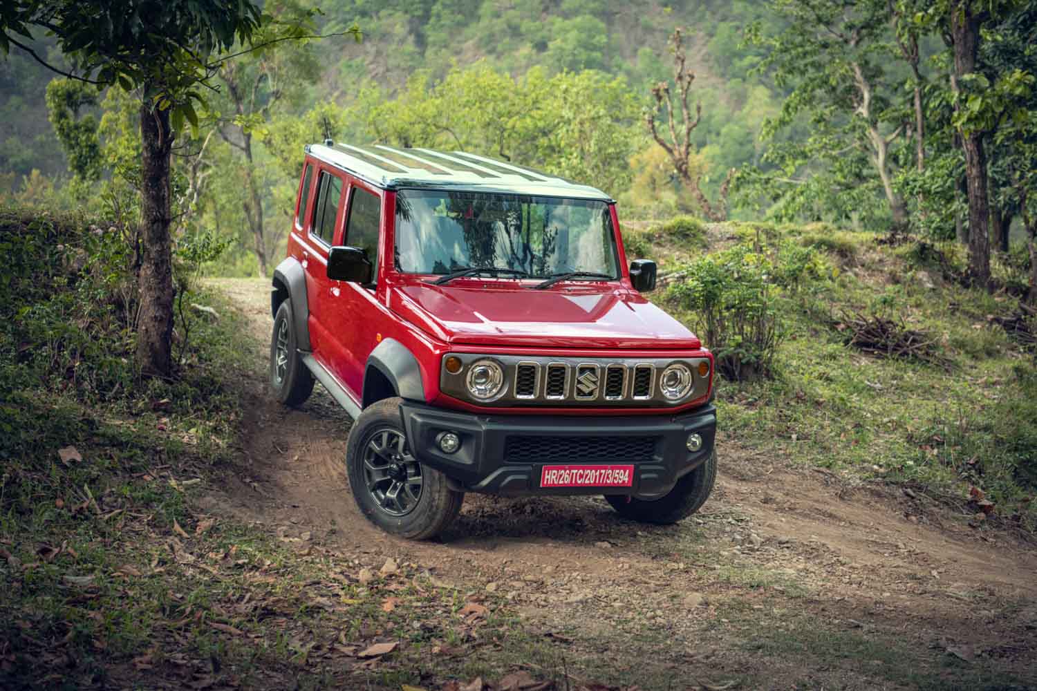 Maruti Jimny Launch: मारुति सुजुकी ने इंडियन मार्केट में अपनी लाइफस्टाइल ऑफ-रोड एसयूवी जिम्नी की कीमत का खुलासा कर दिया है। जिम्नी को जीटा और अल्फा जैसे ट्रिम लेवल के कुल 6 वेरिएंट्स में लॉन्च किया गया है, आईये जाने इसके कीमत से फीचर्स तक सबकुछ 