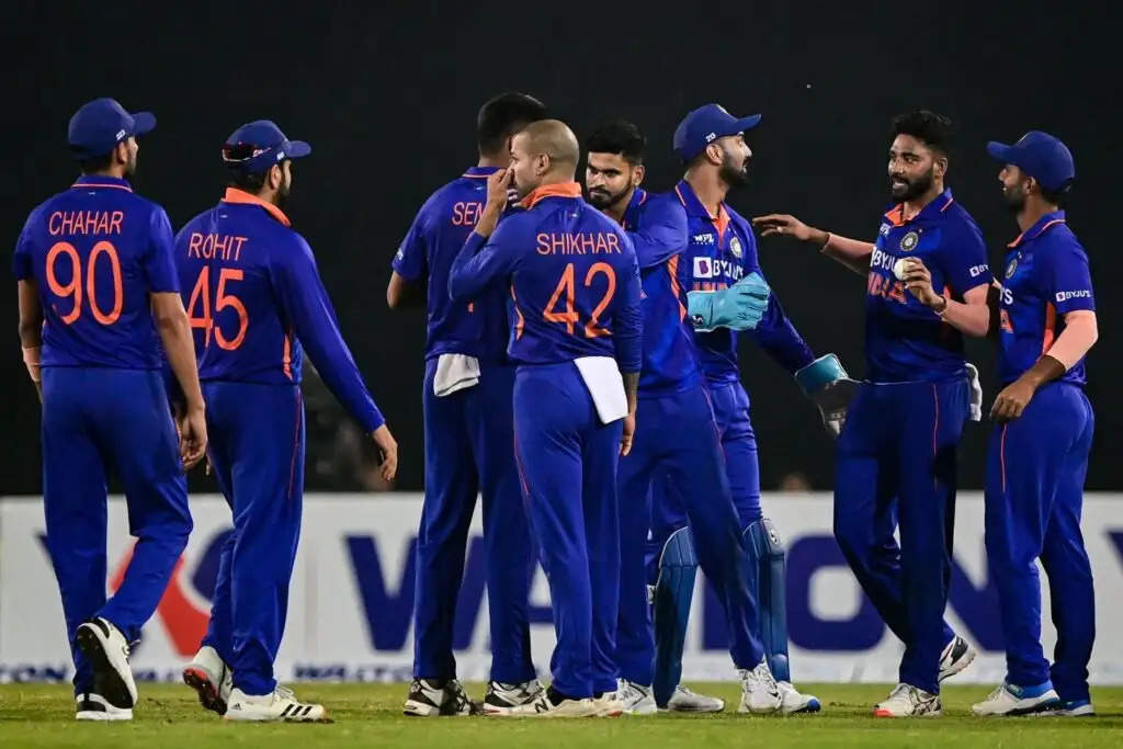 IND vs BAN: “हमने बेमतलब सीरीज जीतने के अलावा क्या उखाड लिया है”, बांग्लादेश से मिली करारी हार पर आग बबूला हुए Venkatesh Prasad, टीम को लगाई जमकर फटकार