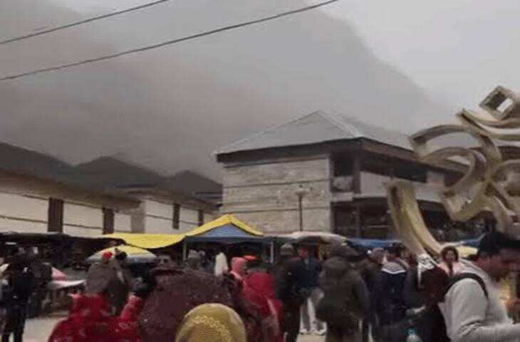केदारनाथ में बर्फबारी से पारा -8&deg;C पहुंचा, वीडियो में देंखे केरल में लैंडस्लाइड से एक्सप्रेस ट्रेन का इंजन पटरी से उतरा; MP के 11 जिलों में बारिश का अलर्ट