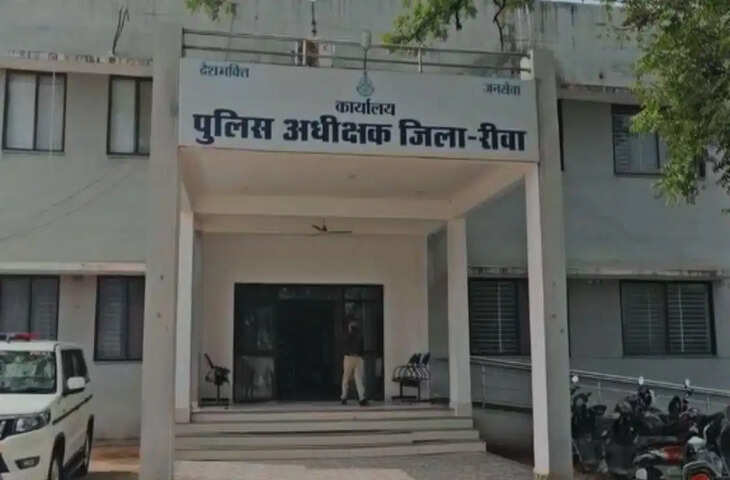 रीवा में डायल-112 का शर्मनाक वीडियो वायरल! सायरन बजाकर शराब दुकान से ली मुफ्त शराब, सिपाही निलंबित