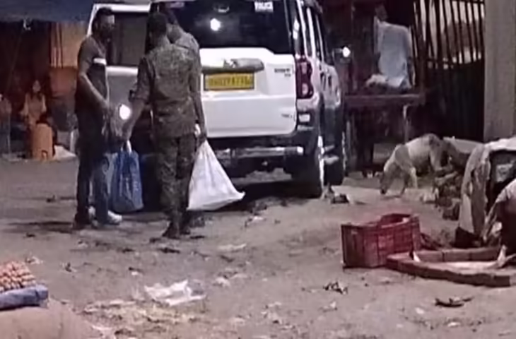 एसएसपी ऑफिस के पीछे चल रहा था धंधा, चायवाले के घर से शराब बरामद; दो सिपाही भी गिरफ्तार