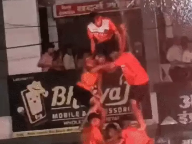 vजन्माष्टमी पर महाकाल मंदिर में भस्म आरती: तड़के विशेष पूजा-अर्चना, वीरभद्र जी के कान में हुआ स्वस्ति वाचन