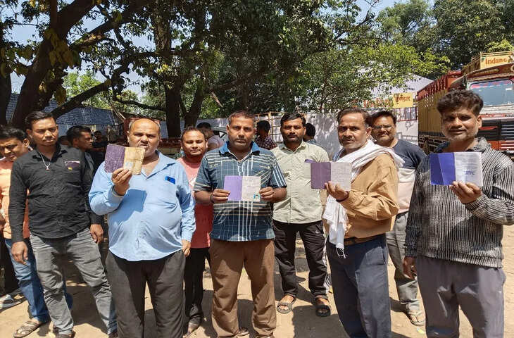 गैस किल्लत से परेशान उपभोक्ताओं का हंगामा, एजेंसी पर कालाबाजारी के आरोप