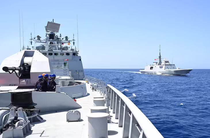 अरब सागर में गरजेगी भारतीय नौसेना! पाकिस्तान ने भी ड्रिल के लिए जारी किया NOTAM, समुद्री सीमाओं पर बढ़ी हलचल