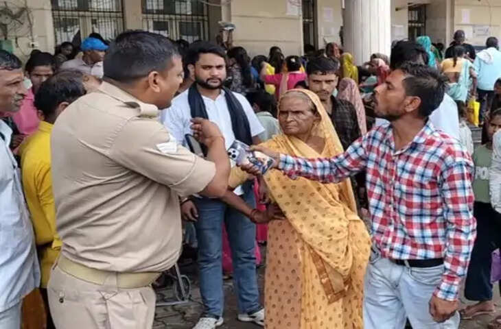 एटा मेडिकल कॉलेज में पर्चा बनवाने को लेकर हंगामा, लंबी कतार से परेशान युवक ने बुलाई डायल 112 पुलिस