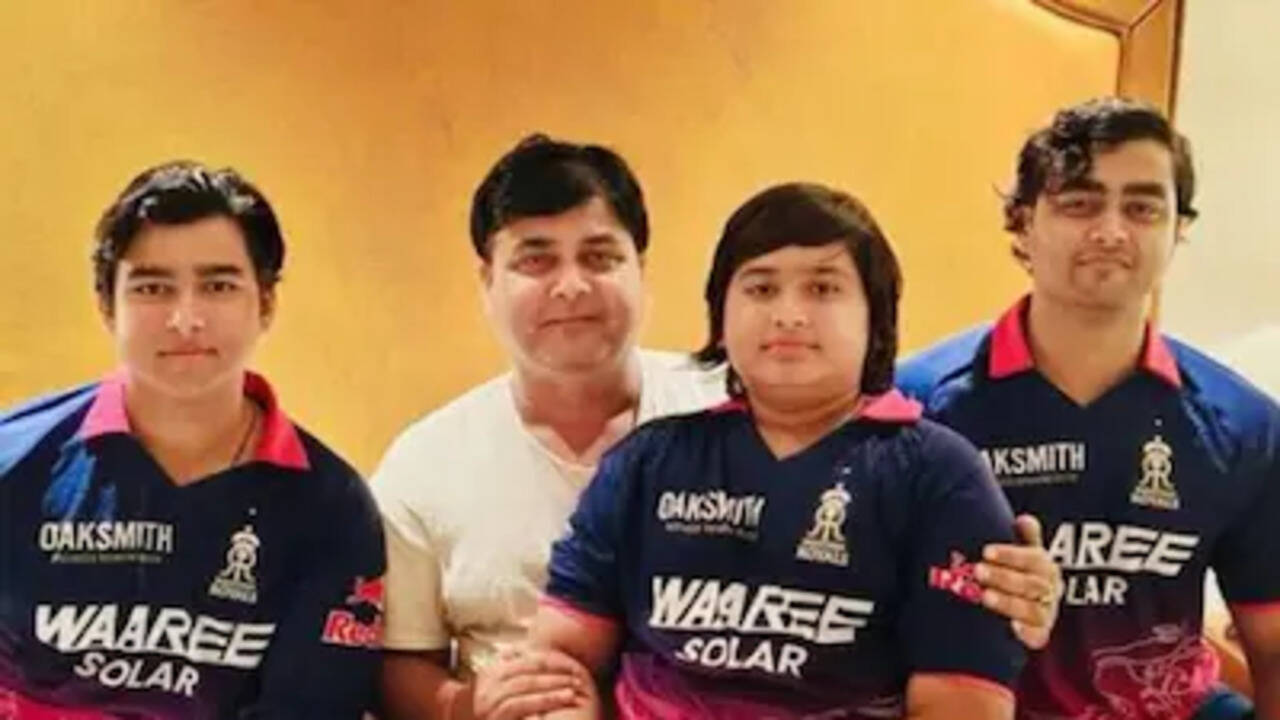 'बड़े मियां तो बड़े मियां, छोटे मियां सुभानल्लाह...' वैभव सूर्यवंशी के घर से निकला एक और क्रिकेट सितारा, छोटे भाई ने ठोका तूफानी शतक