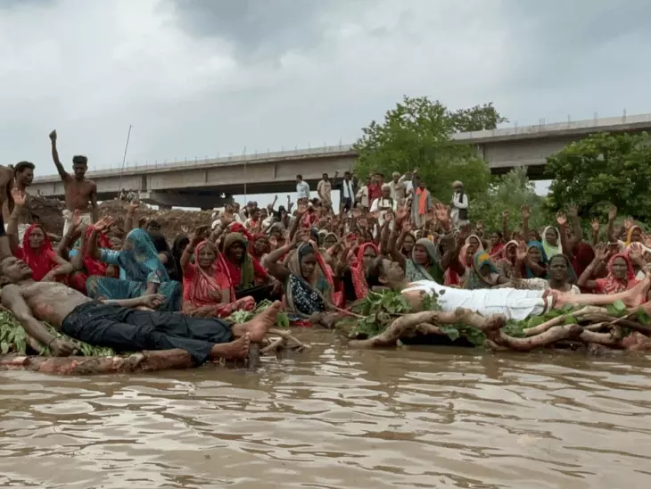 केन-बेतवा परियोजना से प्रभावित परिवारों का 'चिता आंदोलन' सातवें दिन भी जारी, मुआवजा और पुनर्वास की मांग पर अड़े विस्थापित