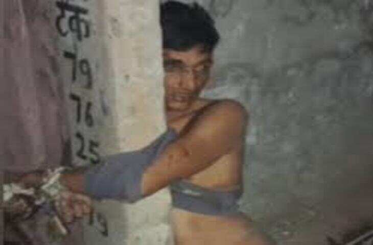 सरकारी टीचर को आधी रात खंभे से बांधकर पीटा, वीडियो में देखें घर में घुसकर महिला से की अश्लिल हरकत