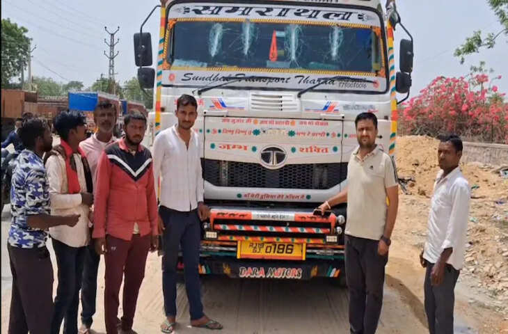ट्रांसपोर्टरों ने लगाया अवैध वसूली का आरोप, प्रशासन के निर्देशों के बावजूद जारी है दबाव