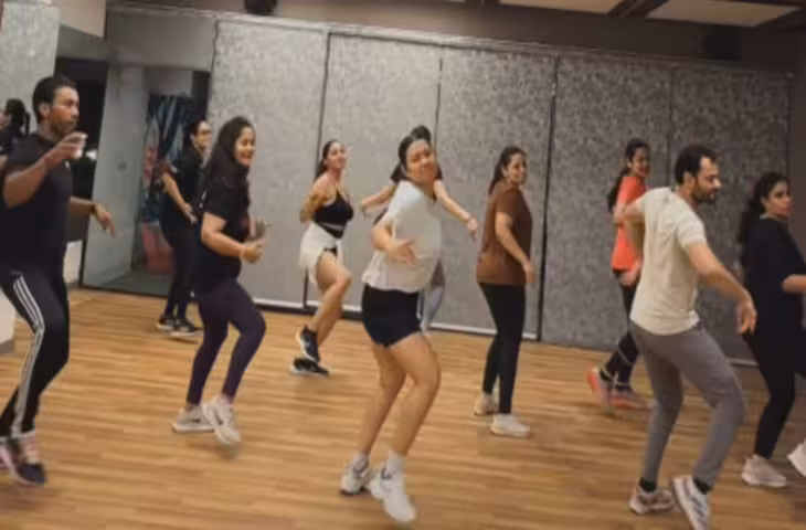 जिम में वर्कआउट के साथ लोगों ने किया जमकर डांस, इंग्लिश गाने की धुन पर मस्ती का वीडियो वायरल