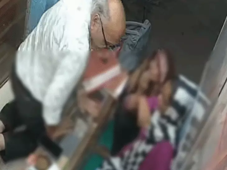 बुरहानपुर के सराफा बाजार में ग्राहक बनकर आई महिलाओं ने चुराए सोने के गहने, CCTV में कैद हुईं